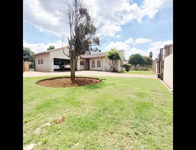 3 BEDROOM HOUSE FOR SALE IN CRESSLAWN
